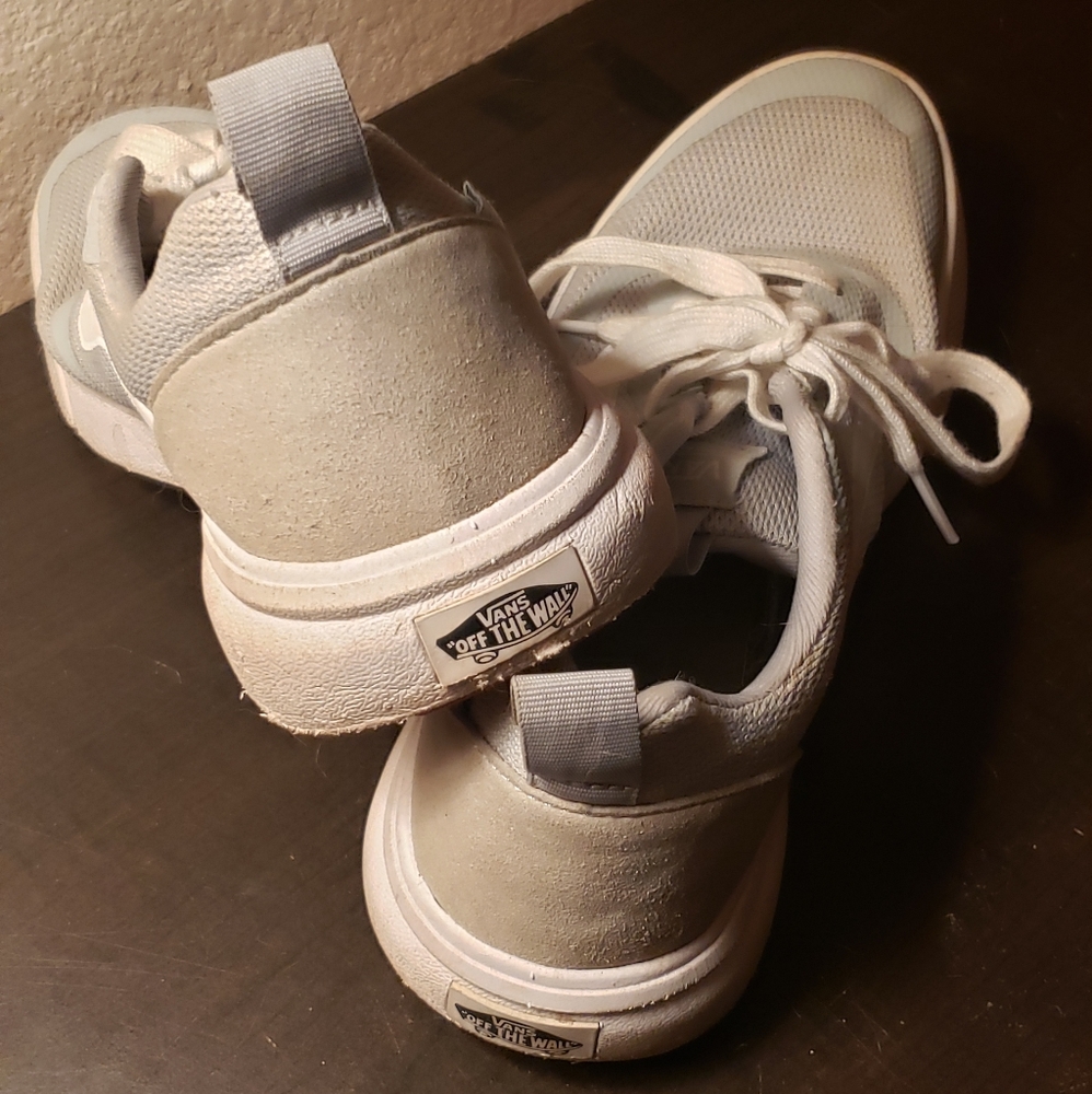 Light grey Vans Ultrarange